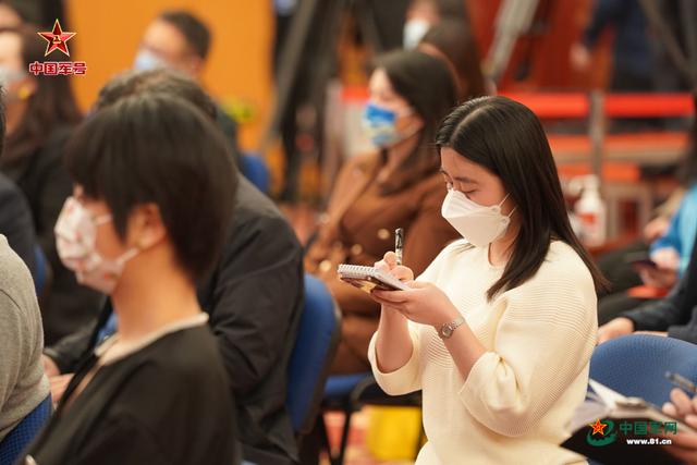 軍媒觀兩會丨高清組圖:兩會“她”風(fēng)采