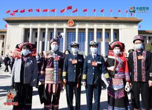 2017兩會(huì)美女記者(軍媒觀兩會(huì)丨高清組圖：兩會(huì)“她”風(fēng)采)