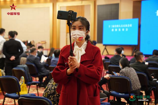 軍媒觀兩會丨高清組圖:兩會“她”風(fēng)采