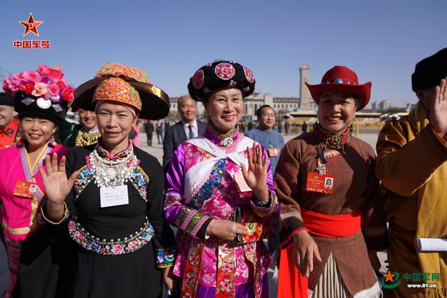 軍媒觀兩會丨高清組圖:兩會“她”風(fēng)采