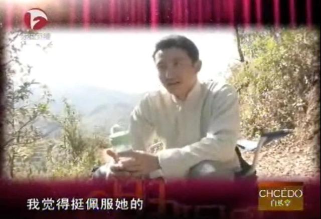 38歲李小璐抖胸視頻曝光，逼瘋粉絲：賈乃亮還是沒等到那一天