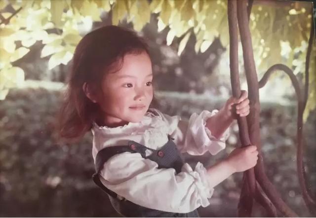 38歲李小璐抖胸視頻曝光，逼瘋粉絲：賈乃亮還是沒等到那一天