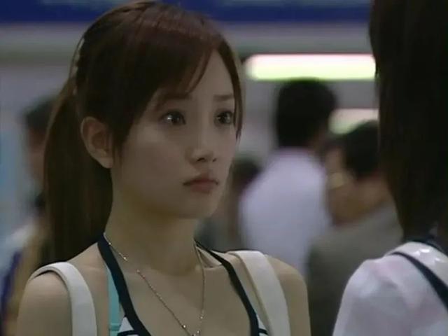 38歲李小璐抖胸視頻曝光，逼瘋粉絲：賈乃亮還是沒等到那一天