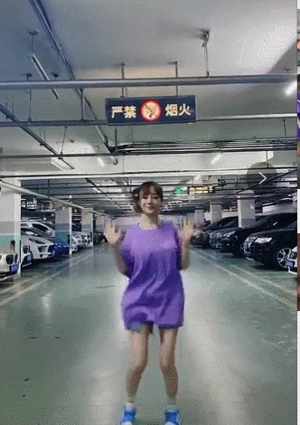 38歲李小璐抖胸視頻曝光，逼瘋粉絲：賈乃亮還是沒等到那一天