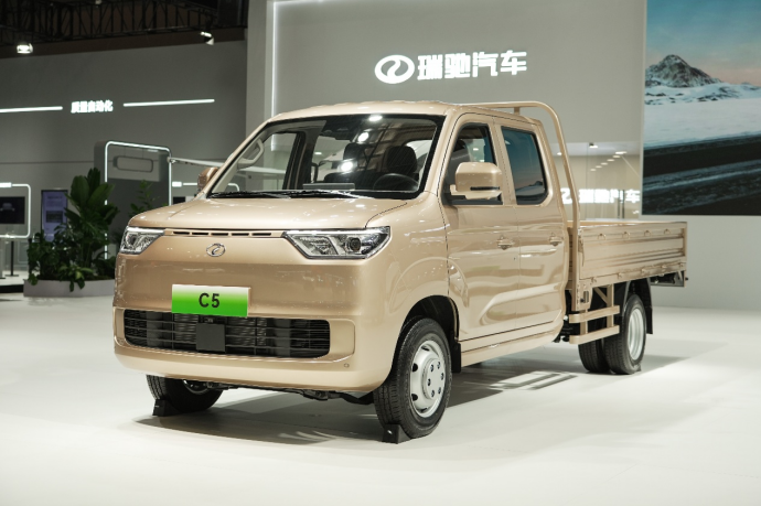 全域智慧 引領(lǐng)未來！瑞馳汽車攜多款全域智慧新品亮相2025世界智博會(huì)